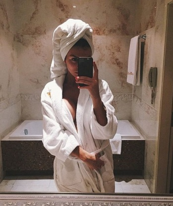 Камилла, 25